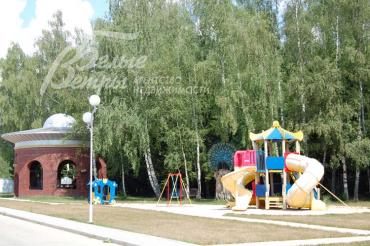 Детская площадка в поселке Рависант